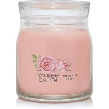 fresh Cut Roses Signature Candle - Vonná sviečka
